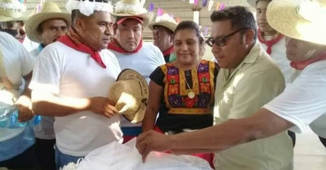 Meksika’da belediye başkanı timsahla evlendi