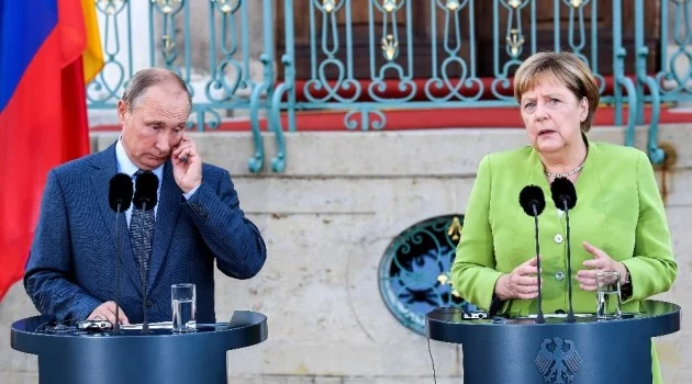 Merkel ile Putin görüştü