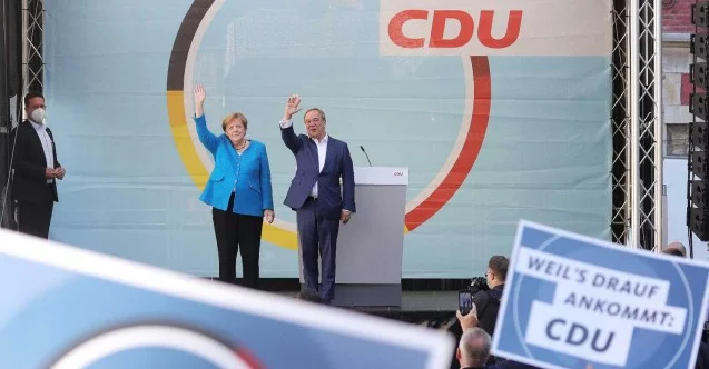 Merkel, seçime 1 gün kala "Almanya’nın istikrarı" için Laschet’e oy istedi