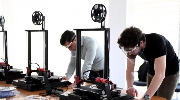 Mersin’de 3D yazıcılarla maske üretiliyor