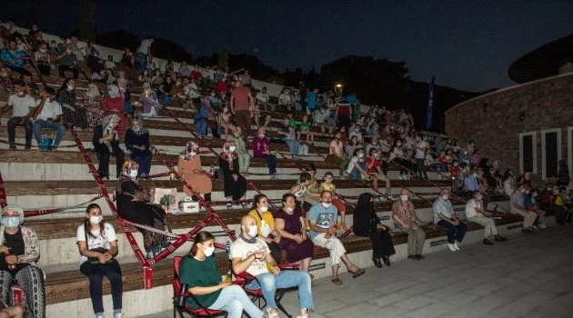 Bursa'da mesafeli sinemaya büyük ilgi