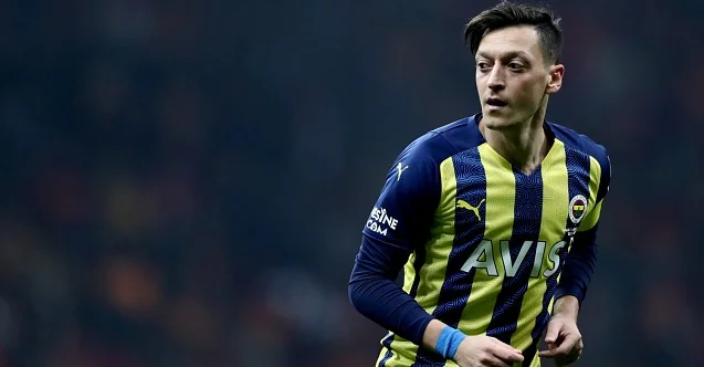Mesut Özil, futbolu bıraktığını açıkladı