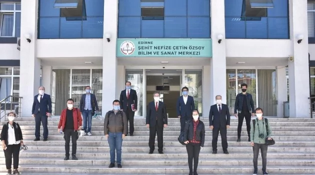 Milli Eğitim Müdürlüğünden gazetecilere yüz koruyucu siperlik