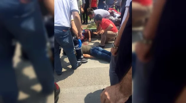Bursa'da motosikletliler ambulansa çarptı: 1’i ağır 2 yaralı