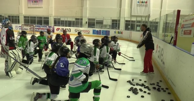 Narman Kadın Buz Hokeyi Takımı, Kadınlar Ligi Şampiyonası’na hazırlanıyor