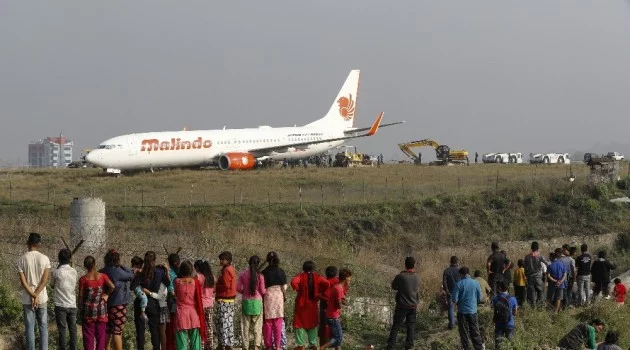 Nepal’de uçak pistten çıktı, uçuşlara ara verildi