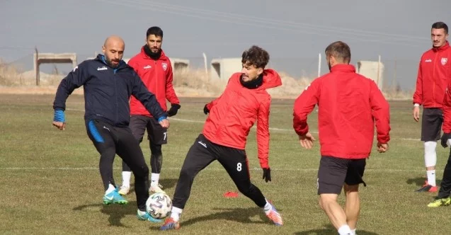 Nevşehir Belediyespor Teknik Direktörü Korkmaz: “İyi futbol oynayarak hakemlerin hatalarını kapatmamız lazım”