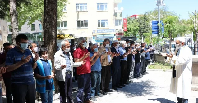 Niğde ve Kayseri’de Filistin’de hayatını kaybedenler için gıyabi cenaze namazı kılındı