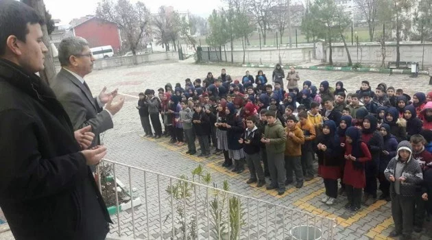 Öğrenciler askerler için Fetih suresi okudu