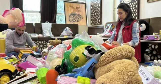 Öğrenciler oyuncaklarını depremzedeler için bağışladı
