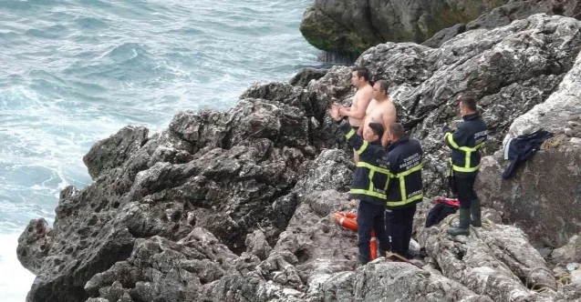 Ölümden dönen genç sahil güvenlik ekiplerine sarılarak teşekkür etti
