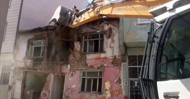 Osmangazi'de metruk binaların yıkımı sürüyor