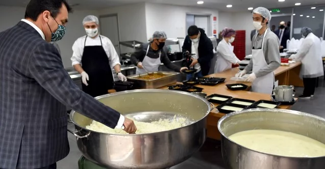 Osmangazi’de, günlük 2500 kişiye sıcak yemek