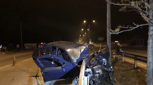 Bursa'da korkunç kaza! Bariyerlere ok gibi saplandı