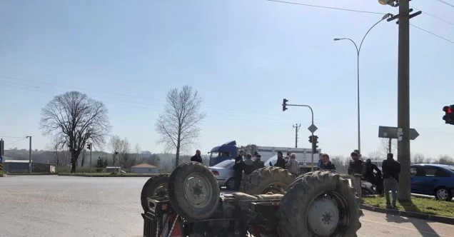 Otomobil ile çarpışan traktör takla attı: 1 yaralı