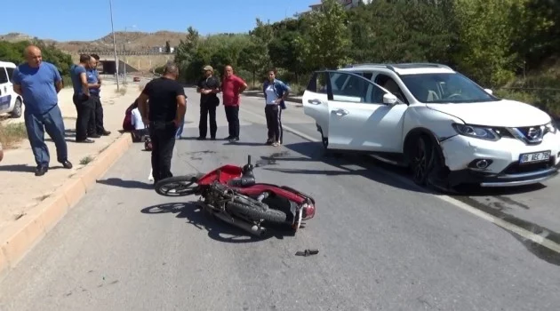 Otomobil ile motosiklet çarpıştı: 1 ağır yaralı