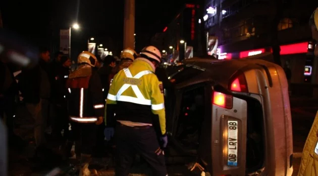 Otomobil takla atıp polis araçlarına çarptı: 3 yaralı