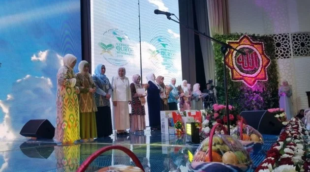 Özbekistan’da kadınlar Kur’an-ı Kerim’i güzel okumak için yarıştı