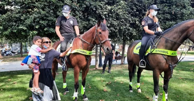 (Özel) Beşiktaş’ta atlı polislerin denetimi büyük ilgi gördü