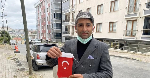 (Özel) Beylikdüzü’nde vatandaşın duygulandıran Türk bayrağı hassasiyeti