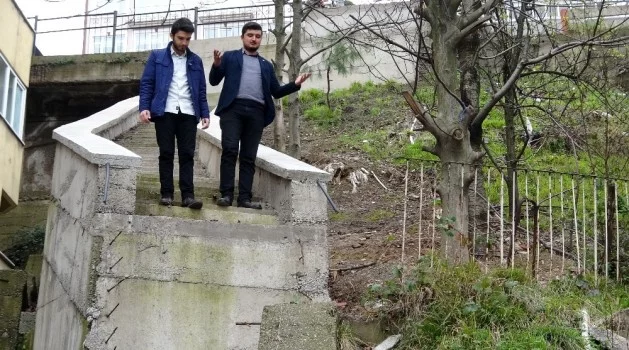 (Özel) CHP’li belediyenin yaptığı merdiven Karadeniz fıkralarını aratmıyor