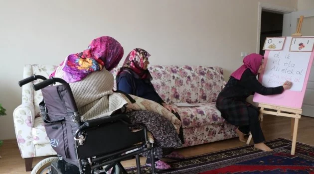 (Özel Haber) Engelli kadın Cumhurbaşkanı Erdoğan’a mektup yazabilmek için okuma öğreniyor
