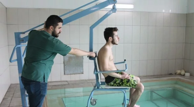 (Özel haber) Termal suyla uygulanan hidroterapi yöntemi felçli hastaların umudu oldu