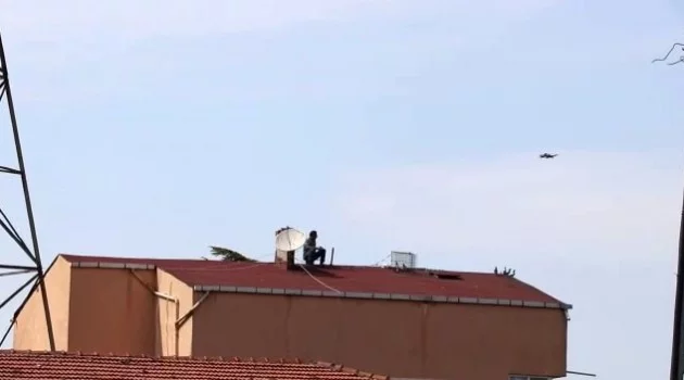 (Özel) Hava almak için çatıya çıktı karşısında polis dronesini görünce şaşkına döndü