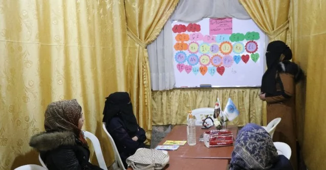 (ÖZEL)  İdlib’te kadın kurs merkezlerinde Türkçe öğretiliyor