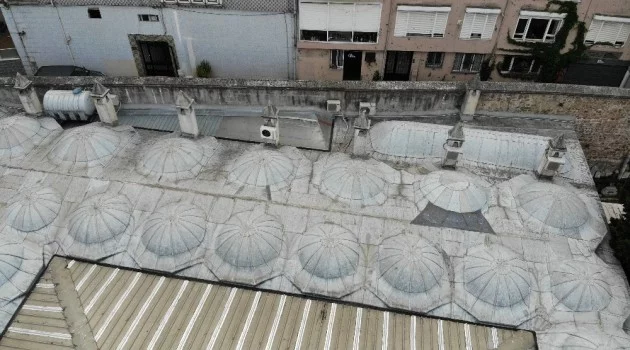 (Özel) İstanbul’da 472 yıllık tarihi camide tepki çeken klima görüntüsü