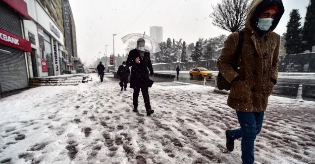 (Özel) Kar yağışını gören vatandaş: "Allah-u Teala bereketini veriyor"