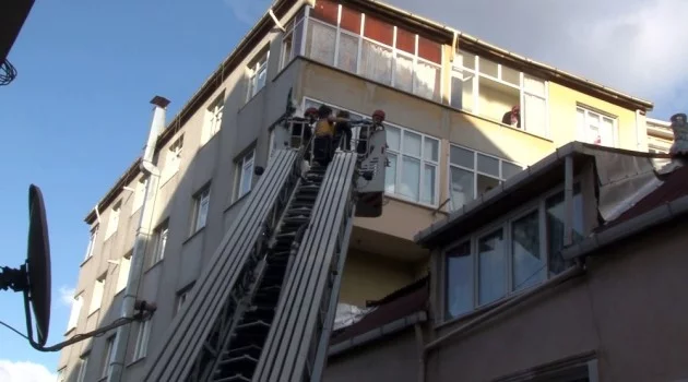 (ÖZEL) Oğluyla kavga ederken 5. kattan yan binanın çatısına düştü