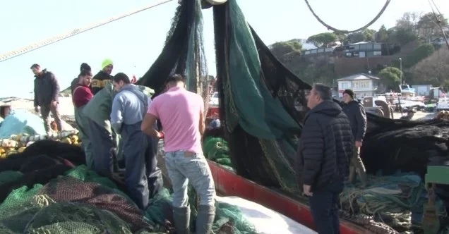 (Özel)Uzatılan hamsi yasağı sonrası balıkçı tekneleriyle dolan Şile Limanı havadan görüntülendi