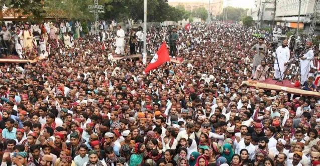 Pakistan’da coşkulu kalabalık Sindh Kültür Günü kutlamalarında bir araya geldi