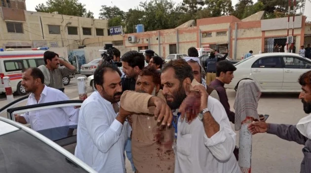 Pakistan'da mitingde saldırı! Çok sayıda yaralı var