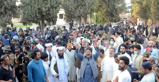 Pakistan’ın Belucistan eyaletinde muhalefet milletvekilleri polisle çatıştı