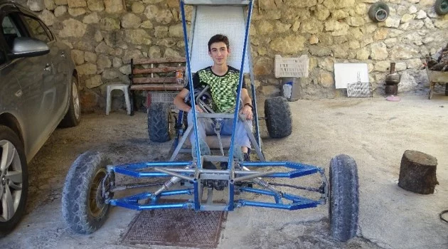 Pandemi sürecinde evde sıkılan liseli genç, su motorundan ’buggy’ araba yaptı