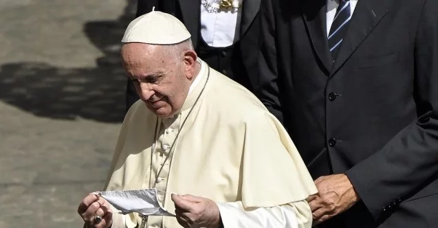 Papa, korona virüsü fırsata çevirenleri uyardı