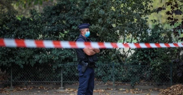 Paris’te bomba ihbarı üzerinde Eyfel Kulesi’nin çevresi boşaltıldı