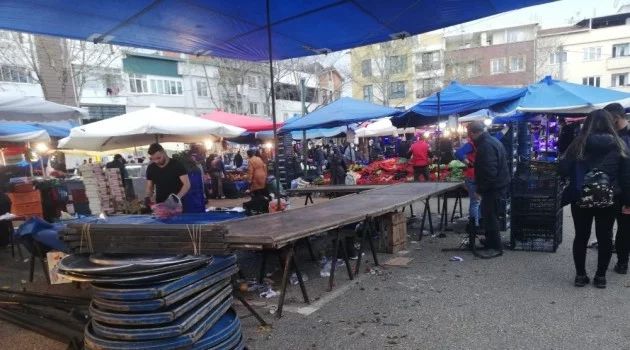Bursa'da pazarda tezgâhlar 3 saat içinde boşaldı