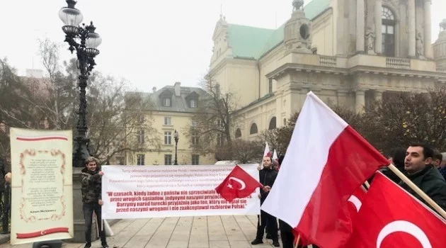 Polonya’da yaşayan Türkler Polonya’nın bağımsızlığının 100. yılını kutladı