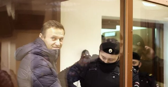 Rus muhalif lider Navalny 2 ayrı davadan ceza aldı
