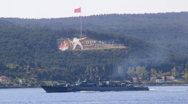 Rus savaş gemileri Çanakkale Boğazı’ndan aynı anda geçti