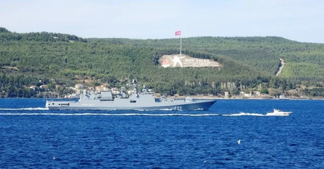 Rus savaş gemisi ’Admiral Makarov’ Çanakkale Boğazı’ndan geçti