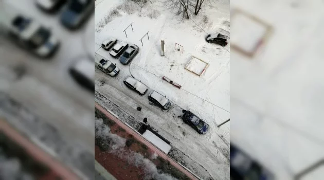 Rusya’da 17. katta buz tutan balkondan kayarak düşen çocuk öldü
