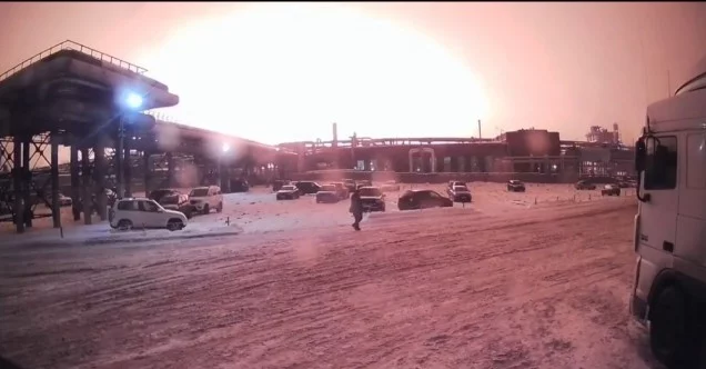 Rusya’da petrol rafinerisinde patlama: 2 ölü