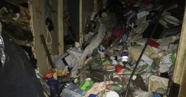 Rusya’daki çöp evde yaşlı çiftin cesedi bulundu