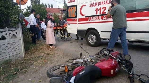 Sakarya’da motosiklet ile otomobil çarpıştı: 2 yaralı