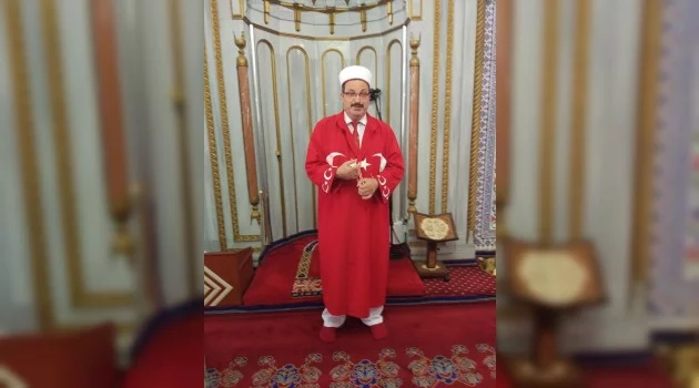 Sakaryalı imam 15 Temmuz’a özel cübbe diktirdi