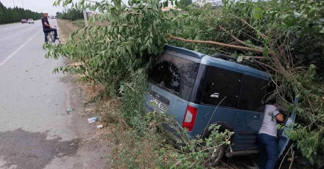 Samsun’da hafif ticari araç yoldan çıktı: 2 yaralı